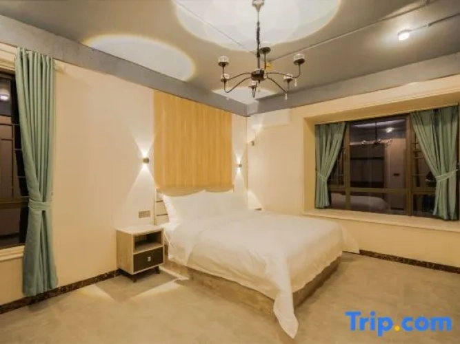 1 Bedroom Deluxe Suite with city view
