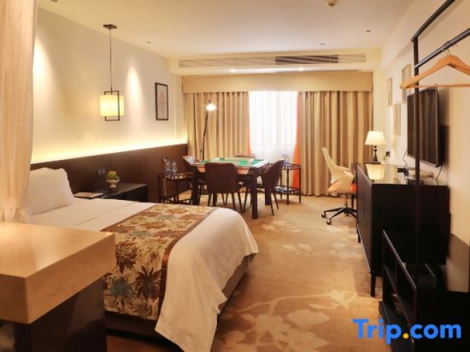 Deluxe Double room with city view