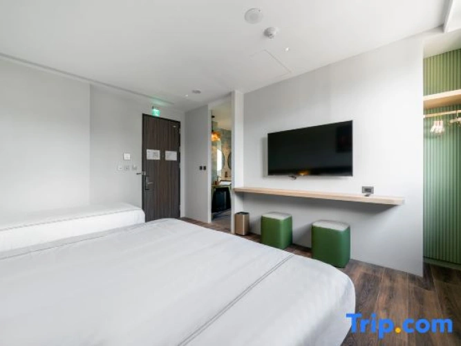 Standard Triple room with balcony