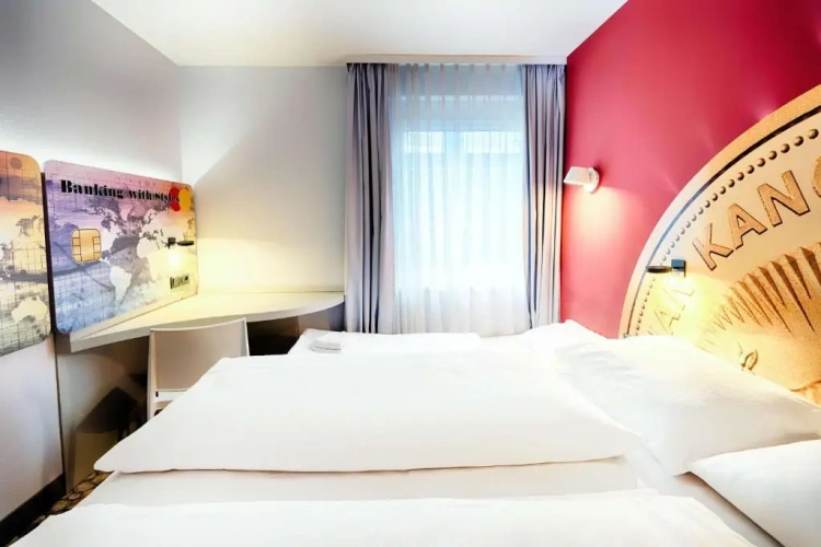 Standard Triple room