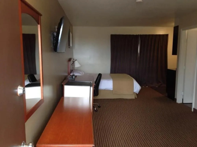Northern Lights Inn & Suites