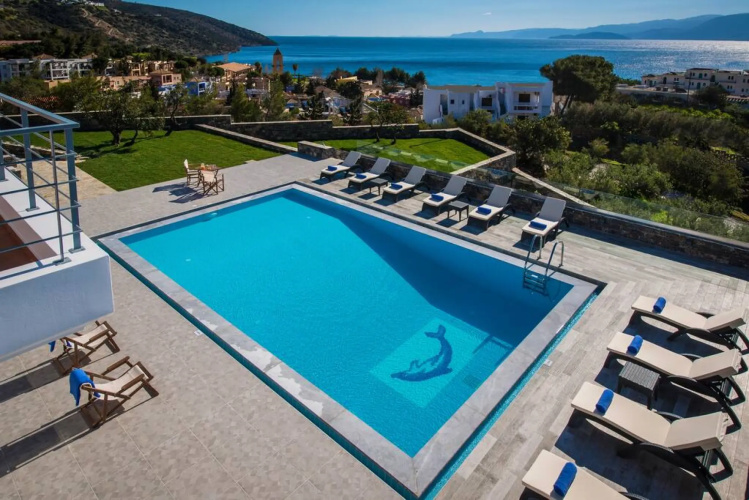 Villa Bellelen with a heated pool