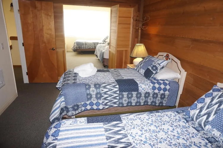 652 4 Bedroom Condo