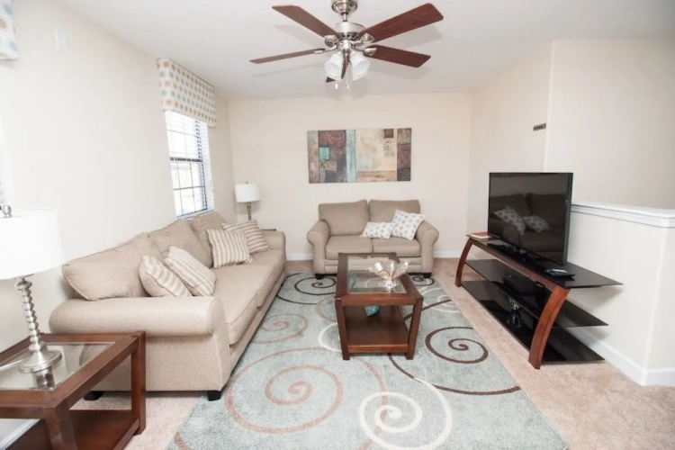 5 bedroom home with private pool