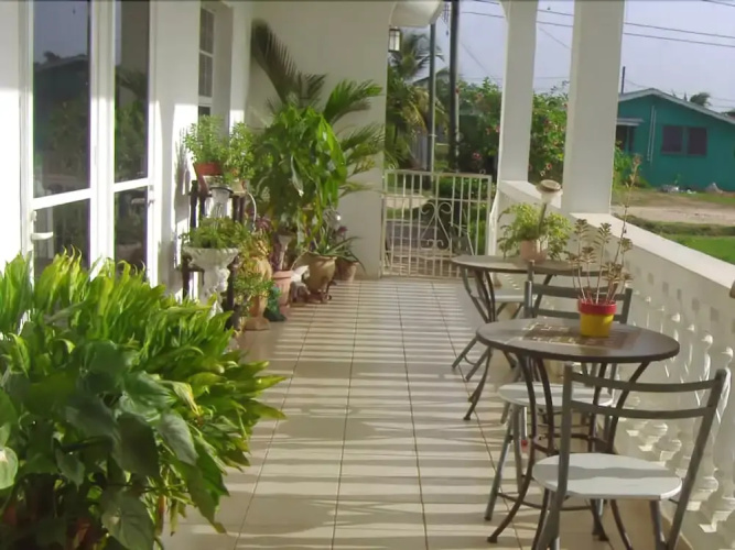 Yoli's Bed & Breakfast