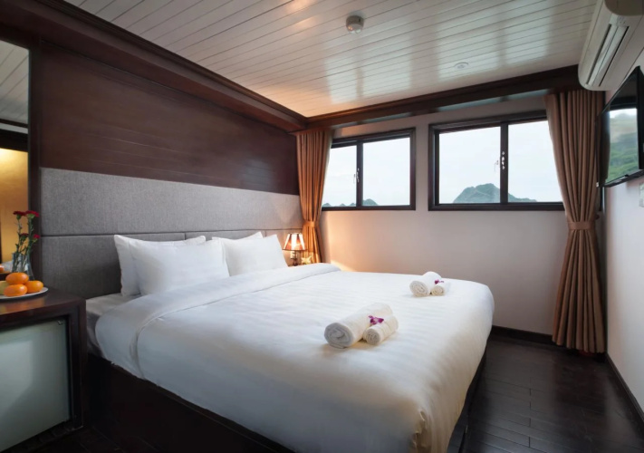 Halong Phoenix Cruiser
