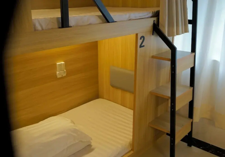 Waveflo Hostel