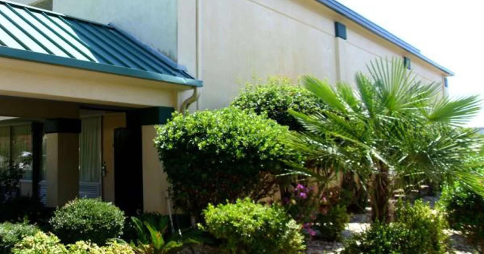 Super Inn & Suites By Oyo Milledgeville - Milledgeville, GA