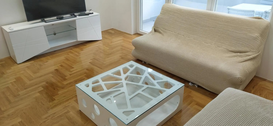 Leo Apartment