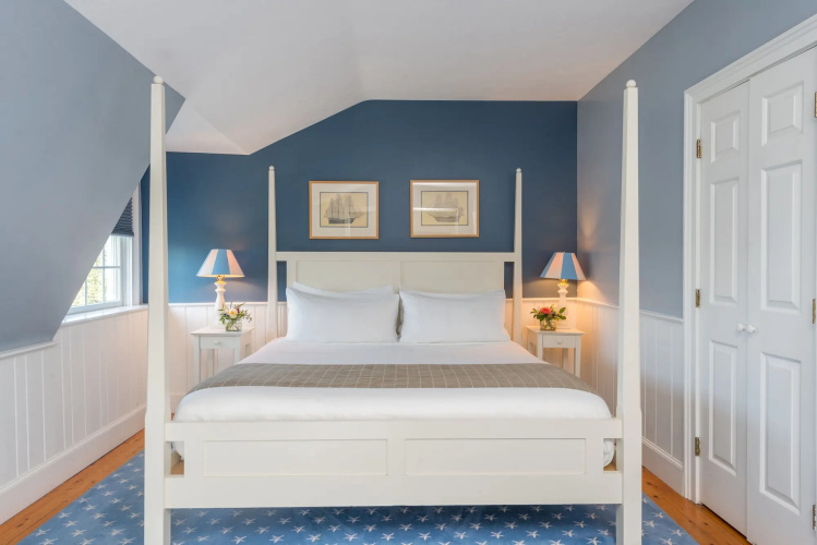 Breakwater Inn