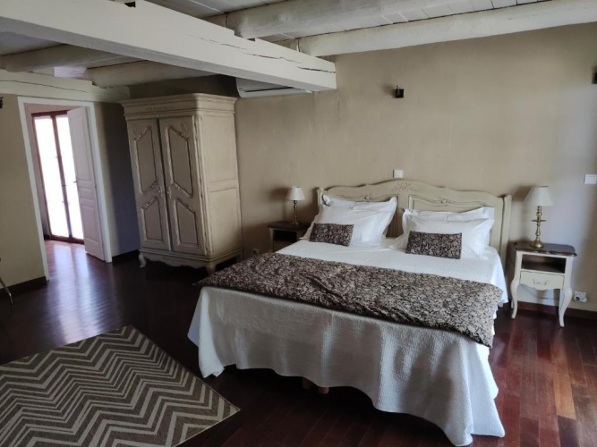 5 Bedrooms Cottage