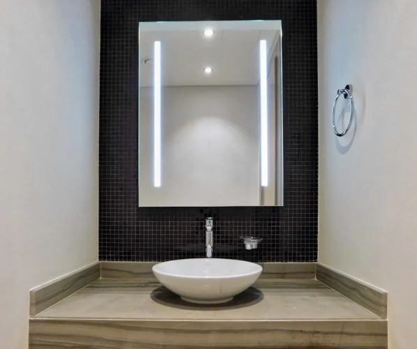 Luton Vacation Damac Paramount Tower - Image 2