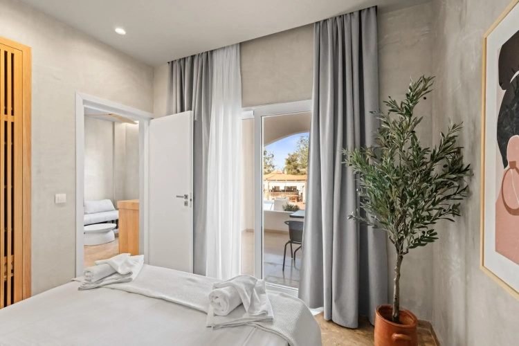 Nikos Apartments