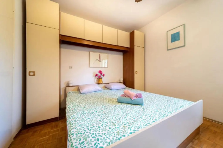 Fia 70s Beach Apartment