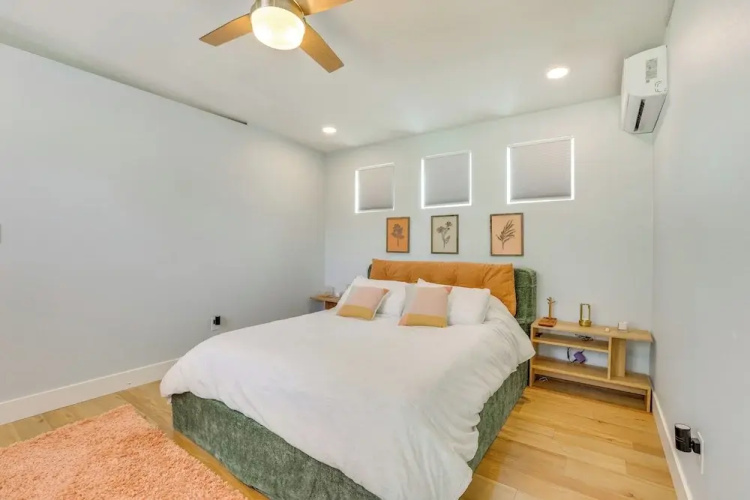 4 Mi to Dtwn Phx: Couples Escape w/ Shared Patio