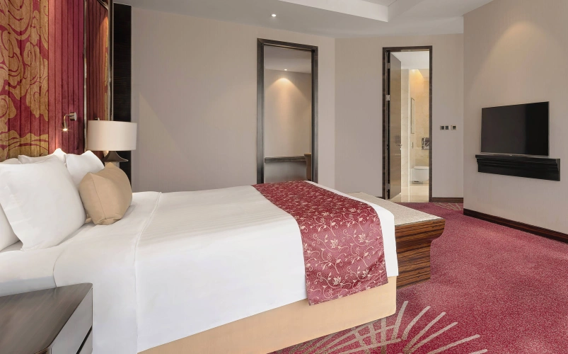 2 Bedrooms Grand RedLevel Connected Suite