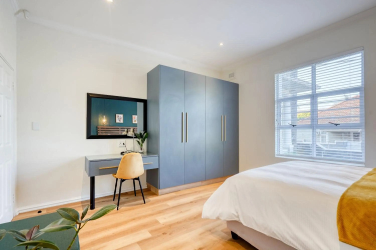 Hampton Collection - Charming 5 Sleeper Apartment with Pool