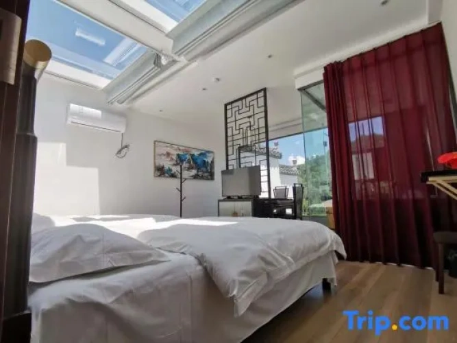 Deluxe Quadruple room with view