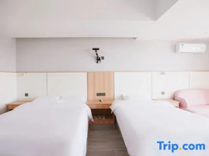Business Quadruple room