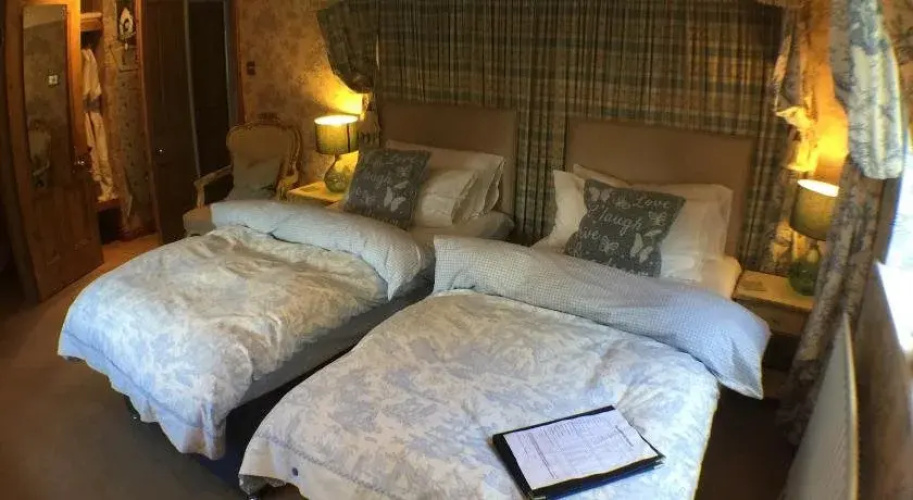 The Chestnuts Hotel