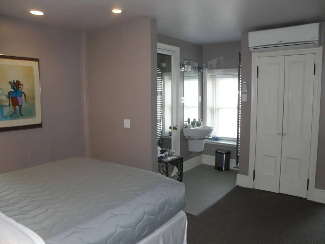 Frontenac Club Inn