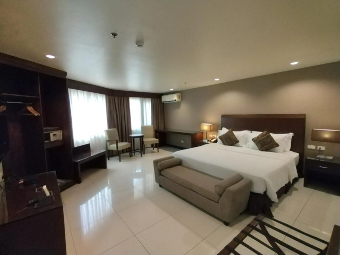 Mandarin Plaza Hotel