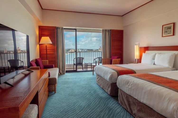 Standard Twin room with balcony and oceanfront