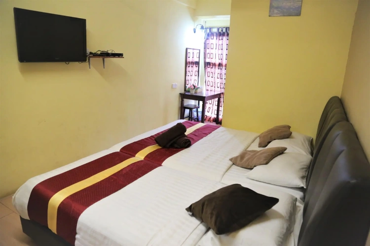 Standard Triple room