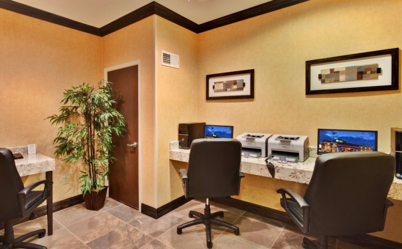 Holiday Inn Express And Suites Albuquerque Airport photo 20