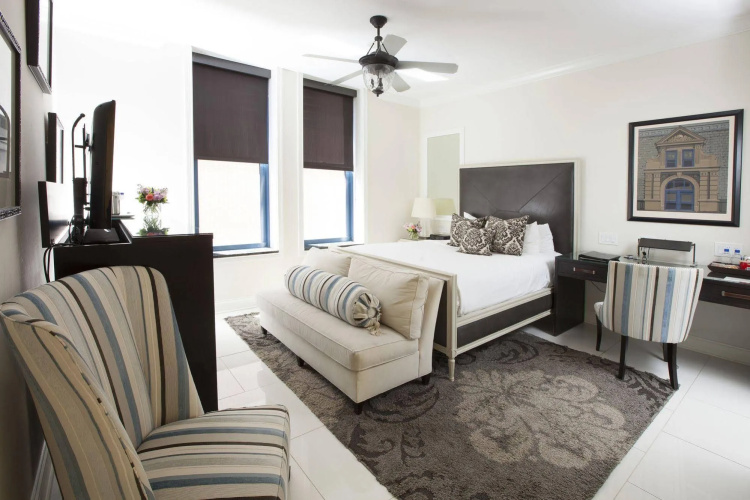 The Cincinnatian Hotel Curio Collection by Hilton