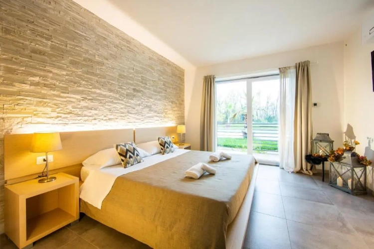 Standard Triple room with garden view