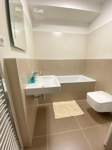 New Luxury City centre apartment with panoramic view, free parking