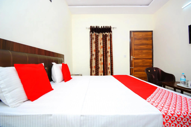 OYO 38787 Hotel Red Rose