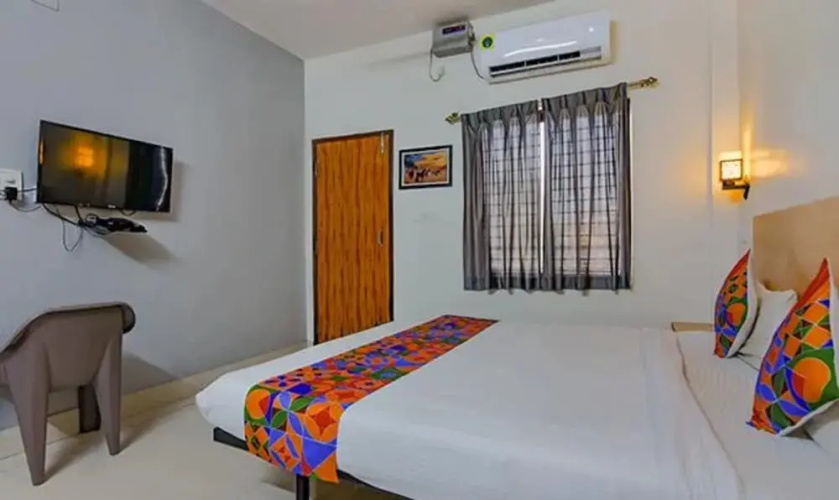 Hotel Crystal Stay by OYO Rooms