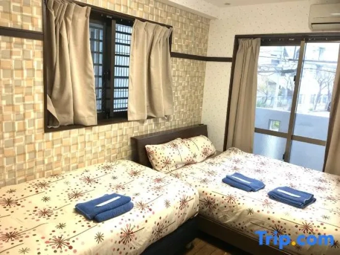 Standard Sextuple Family room