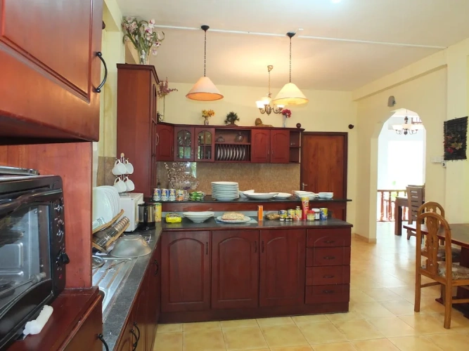 5 Bedrooms Family Villa