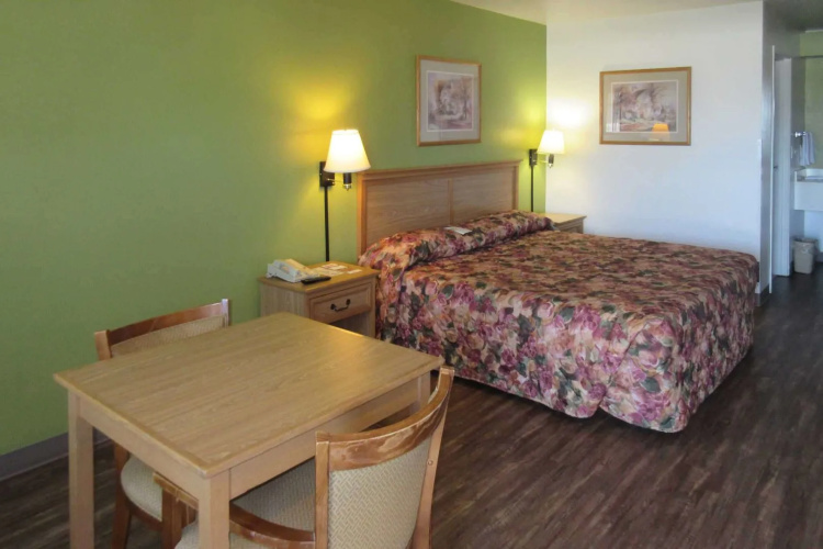 Rice Hill Inn