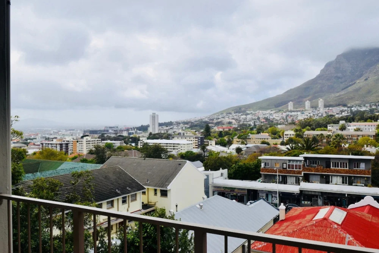 1 Bedroom Apartment With Table Mountain Views
