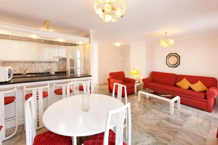 2 Bedrooms Apartment