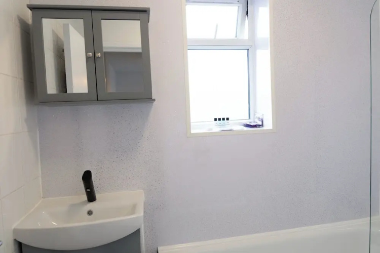 Charming Dartford Apartment - Ideal for Explorers!