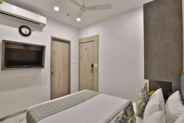 7 Orbit Hotel Surat