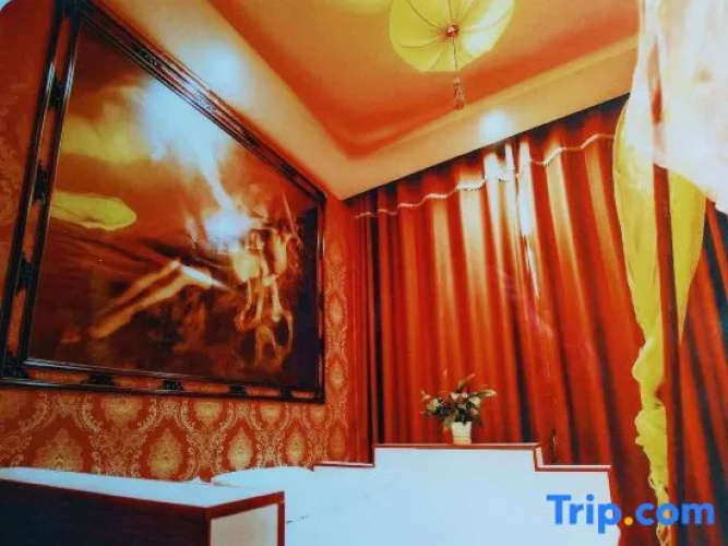Yuanmou Yuexi Theme Hotel