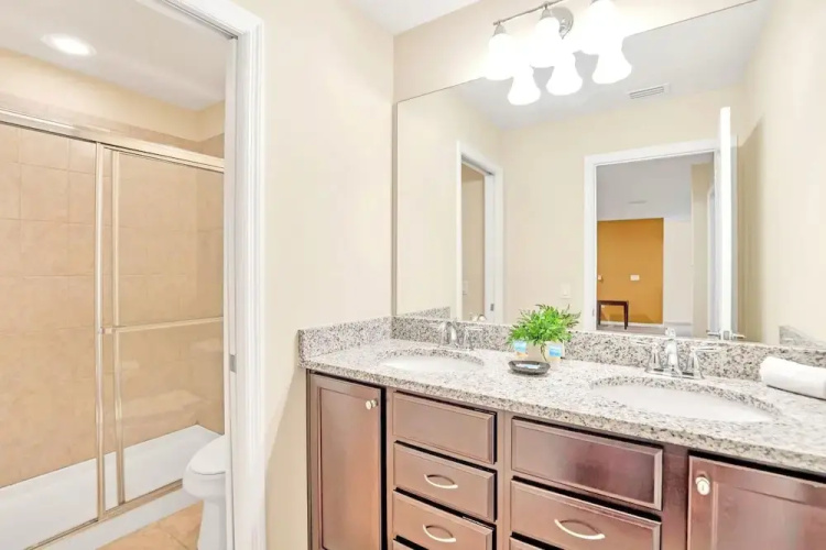 8BR Mansion - Private Pool Games Room Hot Tub