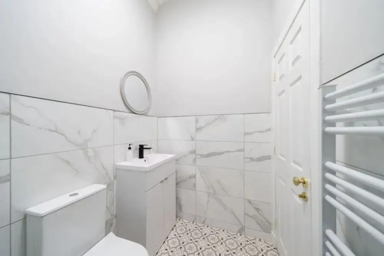 Lochside Apartment C