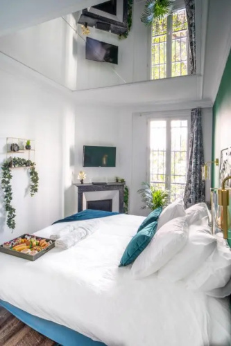 Suite L'éclipse Paris, logement avec jacuzzi, à 10 minutes des Champs Elysées