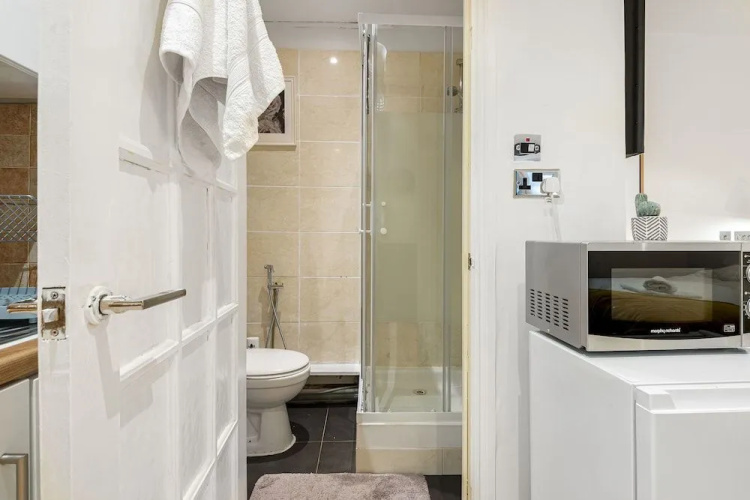 Beautiful Hyde Park Studio Flat
