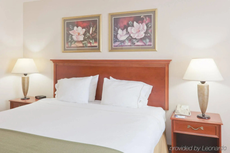 Holiday Inn Express Marshall by IHG