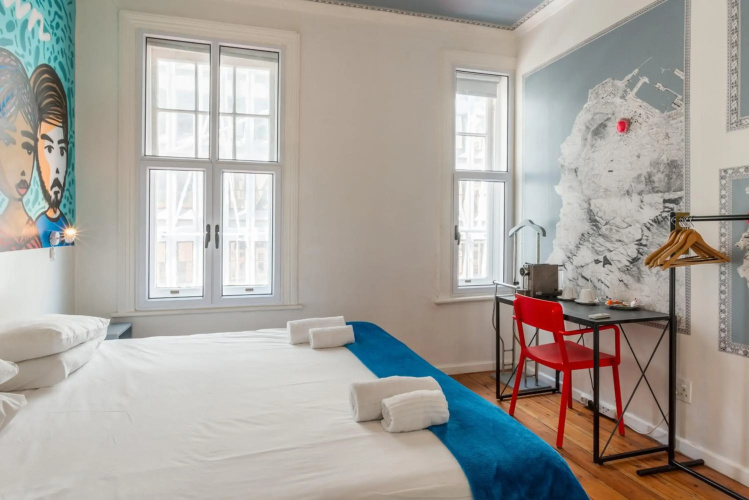 Daddy Long Legs Art Hotel