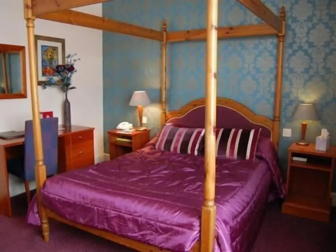 Saffron Hotel