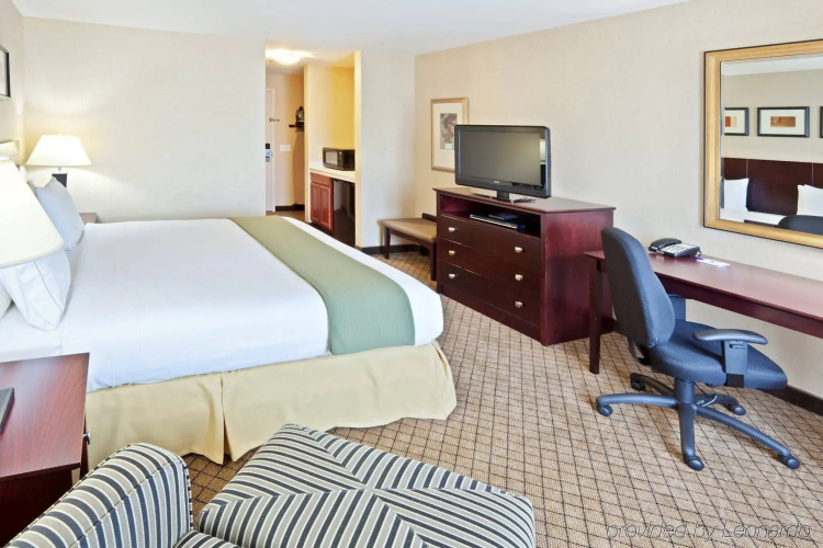 Holiday Inn Express Suites Sumner by IHG